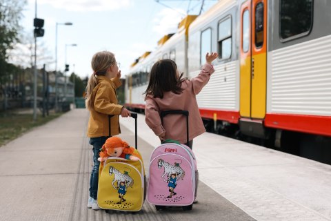Walizka na kółkach dla dzieci różowa akcesoria podróż zabawa wyprawka Pippi Walizka na kółkach dla dzieci różowa akcesoria podróż zabawa wyprawka Pippi
