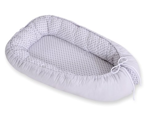 Kokon niemowlęcy dwustronny kojec otulacz Premium BOBONO- mini-rozeta szara Kokon niemowlęcy dwustronny kojec otulacz Premium BOBONO- mini-rozeta szara
