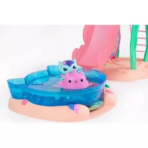 Spin Master Koci Domek Gabi Zestaw Basen + Akcesoria Figurka Syrenkotka 10 Elementów Spin Master Koci Domek Gabi Zestaw Basen + Akcesoria Figurka Syrenkotka 10 Elementów