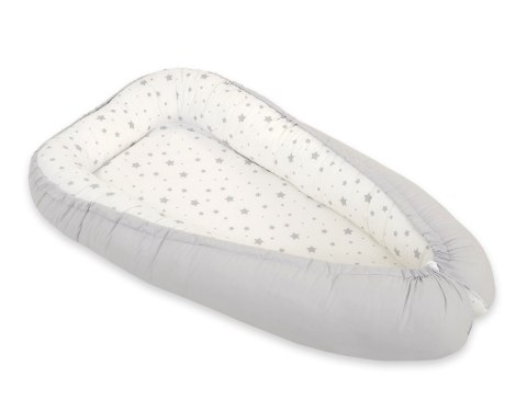 Kokon niemowlęcy dwustronny kojec otulacz Premium BOBONO- mini gwiazdki szare/ szary Kokon niemowlęcy dwustronny kojec otulacz Premium BOBONO- mini gwiazdki szare/ szary