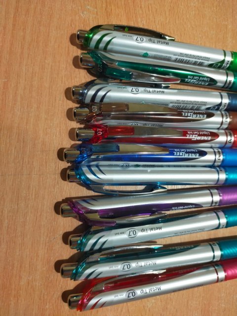 Pióro kulkowe Energel Pentel BL-77 0,7 mm czerwony