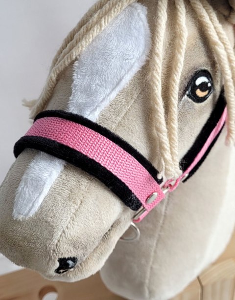 Kantar regulowany dla konia Hobby Horse A3 różowy z czarnym futerkiem Kantar regulowany dla konia Hobby Horse A3 różowy z czarnym futerkiem