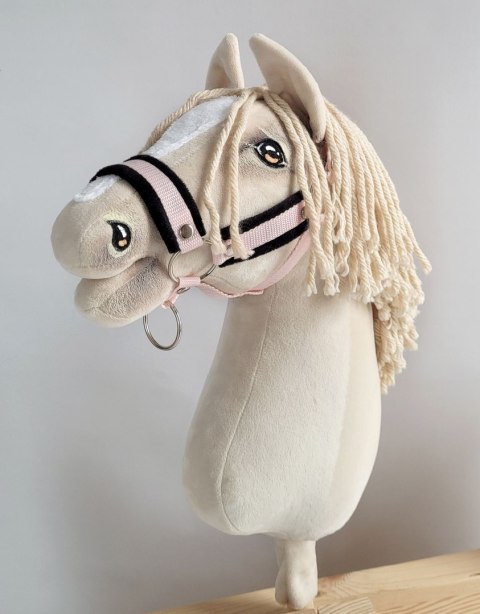 Kantar regulowany dla konia Hobby Horse A3 pudrowy róż z czarnym futerkiem Kantar regulowany dla konia Hobby Horse A3 pudrowy róż z czarnym futerkiem
