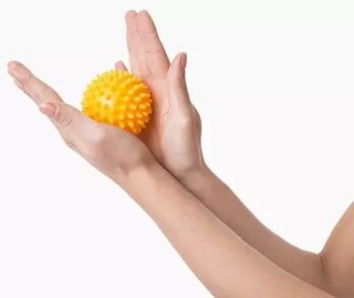 Piłka sensoryczna do masażu i rehabilitacji 5.4 cm, żółta