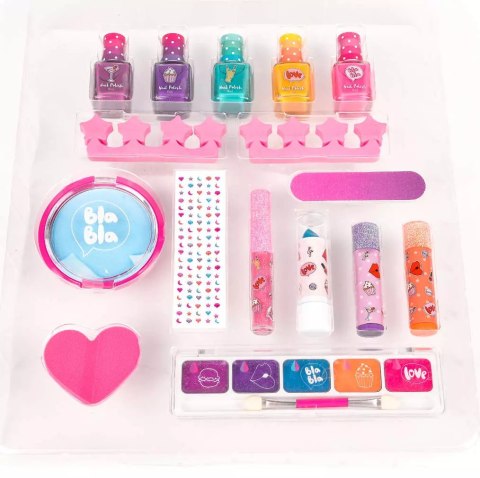 Create it! Zestaw make-up i manicure w walizce