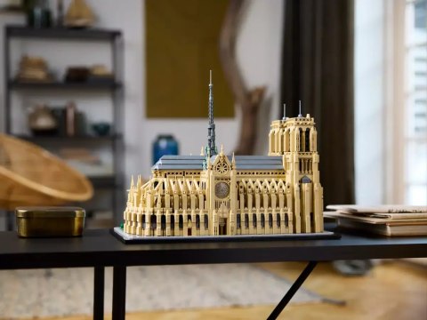 LEGO Architecture Notre-Dame w Paryżu 21061