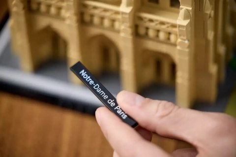 LEGO Architecture Notre-Dame w Paryżu 21061