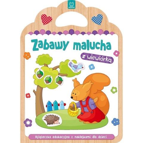 Zabawy malucha z wiewiórką Zabawy malucha z wiewiórką