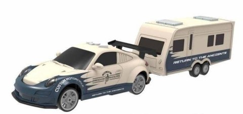 Auto z przyczepą kampingową Auto z przyczepą kampingową