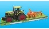 Traktor z maszyną rolniczą