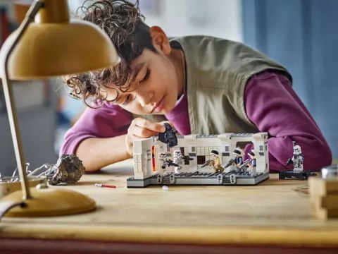 LEGO Star Wars™ Wejście na pokład statku kosmicznego Tantive IV™ 75387