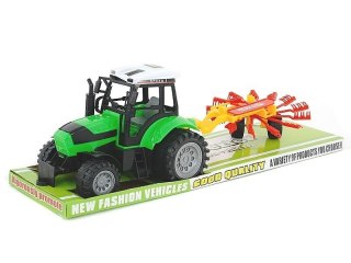 Traktor z maszyną rolniczą napęd