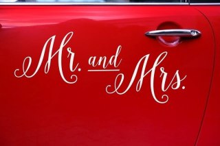 Naklejka ślubna na samochód - Mr. and Mrs.