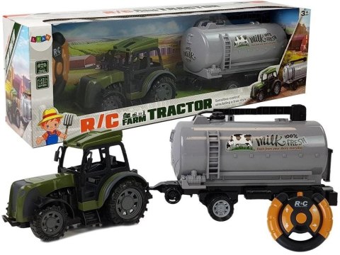 Zielony traktor z cysterna R/C 2.4G Zielony traktor z cysterna R/C 2.4G