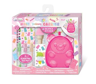 Zestaw miniaturek z mini-plecaczkiem Miś