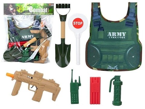 Karabin i kamizelka wojskowa z akcesoriami