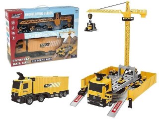 Auto ciężarowe z rozkładaną naczepą