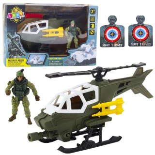 Helikopter wojskowy i figurka żołnierza z bronią