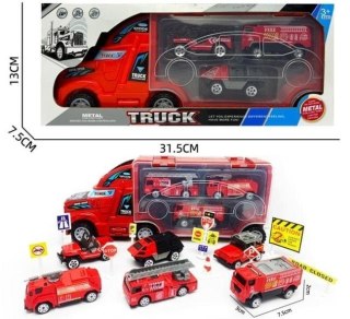 Cieżarówka transportowa straży pożarnej z autami