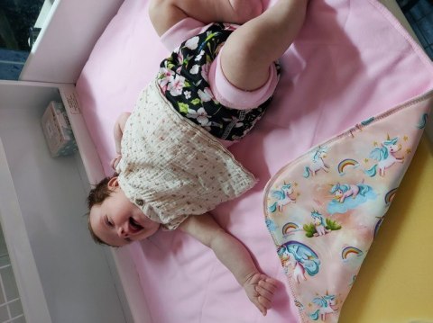 Chłonna MATA do przewijania JEDNOROŻCE Chłonna MATA do przewijania JEDNOROŻCE