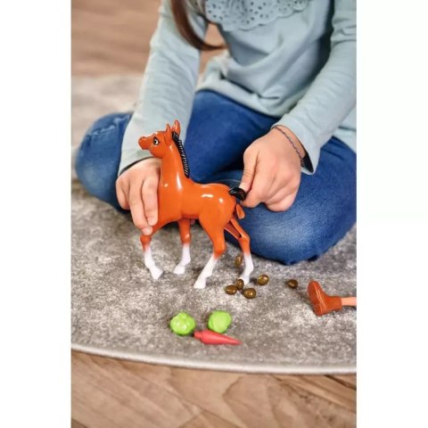 Steffi zkucykiem robiącym kupkę