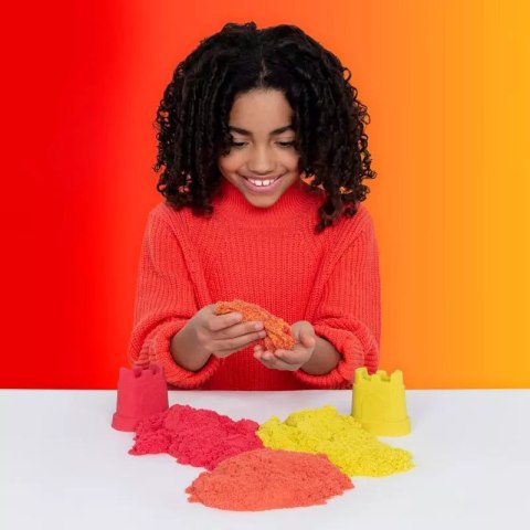 Kinetic Sand. Zestaw tęczowych narzędzi