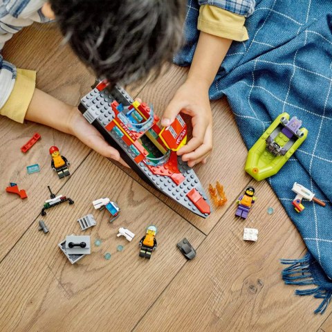 LEGO City Łódź strażacka 60373